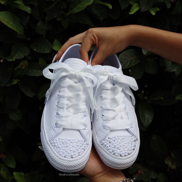 Personalized Wedding Sneakers for the Bride - Converse Chuck Taylor Leather - Picture 2 of 8